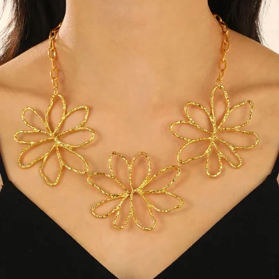 2024 Fashion Jewelry Wholesale Retro Irregular Flower Design Women's Necklace Big Filigree Choker Collar Gold Necklaces Women