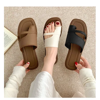 Customized Retro Roman Design Open Toe Ring Sandals for Women Non-Slip Flat Beach Shoes Versatile Simple Fashion