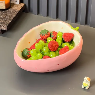 Especially Beautiful Strawberry Ceramic Fruit Plate Bowl Fresh Cute Design Dried Fruit Plate for Housewarming Living Room Coffee