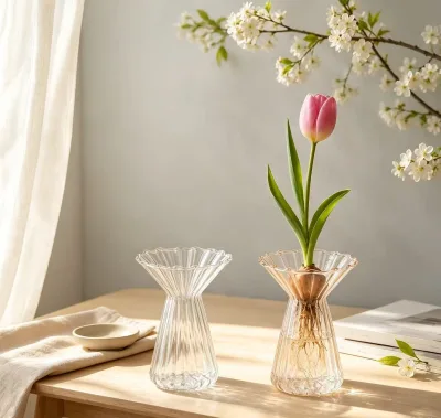 OEM ODM Scalloped Rim Glass Terrarium Vase Clear Ribbed Glass Vase Hydroponic Glass Bud Vase for Home Wedding Table Ornament