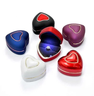 Customized Luxury Heart-Shaped Diamond LED Light Travel Size Ring Box Premium Velvet for Fancy Engagement Jewelry Boxes