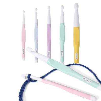 5pcs Knitting Crochet Comfortable Plastic Crochet Needles Smooth Yarn Craft Crochet Needles with Scale for Hand-Knit Accessories