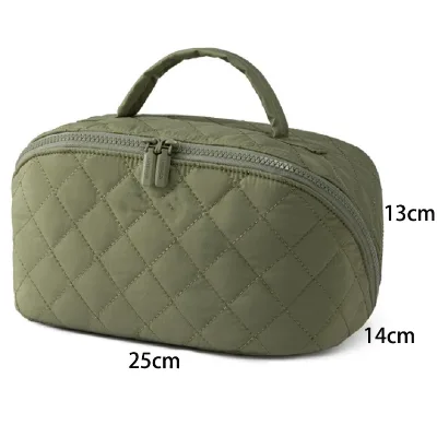 Large Capacity Travel Makeup for Bag Zipper Closure Fashion Style Polyester Material for Women
