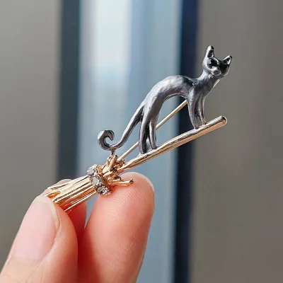 Flying Broom Kitten Brooch Versatile Animal Brooch