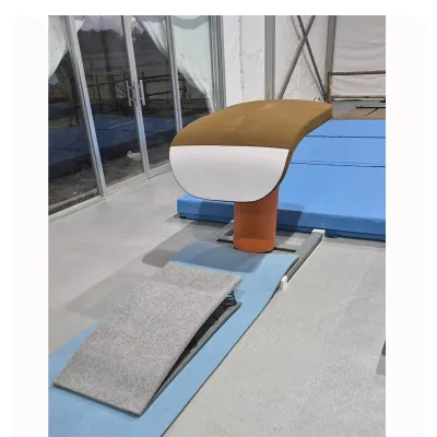 China Top Grade FIG Standard Gymnastics Equipment Vaulting Table Height Adjust 100cm-135cm Vaulting/Jumping Horse for Export