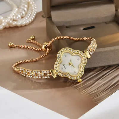 Women Quartz Watch Ladies Watch Vintage Clover Dial Metal Rhinestone Strap Lady Quartz Wrist Watch Casual Clock Wristwatches
