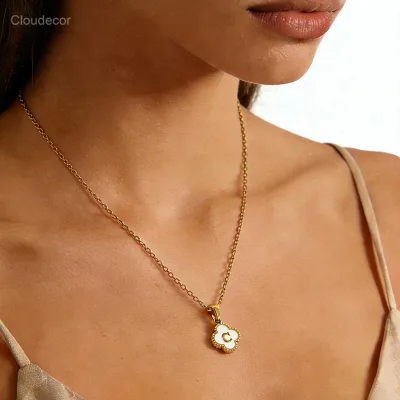 Stainless Steel Alphabet Necklace Letters Pendant 18K Gold Electroplating Anti-Tarnish Link Chain Flower Initial Necklace Stock