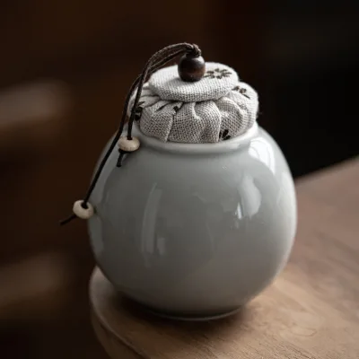 Handmade Mini Tea Canister Japanese Style Ice Gray Glaze Ceramic Portable Travel Tea Caddy Sealed Canister Small Sized