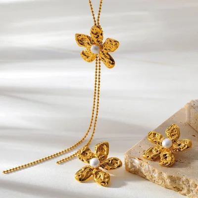Stainless Steel Earrings and Necklace Set Fashionable and Elegant Does Not Fade Womens Set