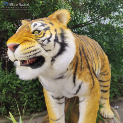 The Most Attracting Simulation Animatronic Animal Realistic Life-size 2.0 Version Tiger Model in Amusement Park