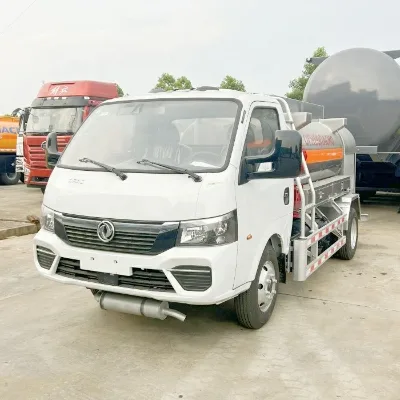 Brand Euro III 4*2 2-6CBM Fuel dispenser truck Dongfeng 2-6T oil fuel station mobile Aircraft Tanker best price