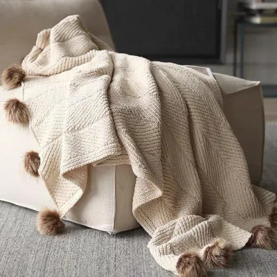 2026 New Design Home Textiles Soft Fluffy Chenille Blankets Bohemian Moroccan Travel Pom Pom Throw Blanket