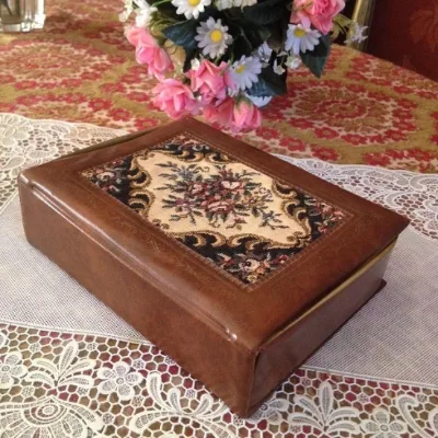Custom Brown Antique Leather Jewelry Ring Box with Floral Green Fabric Bracelet Embroidery Watch Gift Box Beautiful Earrings Box