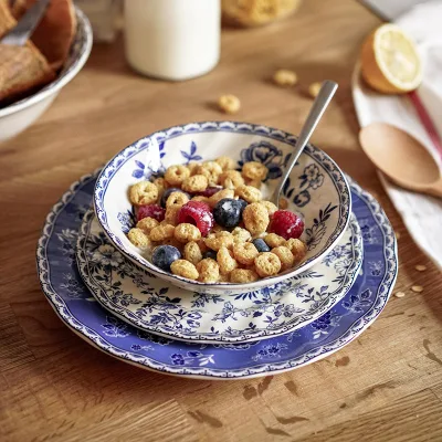 Luxury Retro Blue White Ceramic Dinner Plates Sustainable Western Restaurant Tableware Engraving UK Style
