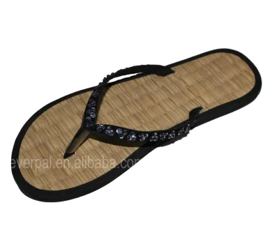 Men's Flip Flops Straw Sandals Lightweight Fashion Trend with Cushioning for Summer and Spring/Autumn Seasons
