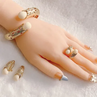 Beautiful Fashion Dubai Bangle Set 2024 New Designs Nigerian Bangle with Earring High Quality Factory Supply Jewelry Bangle