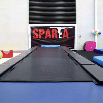 China Direct High Carbon Steel Gymnastic Tumble Track Trampoline 20ft 30ft 40ft Black Net Custom Logo Long Gymnastics Trampoline