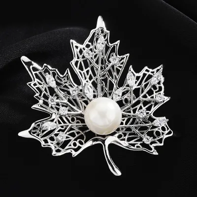 Trendy Copper Maple Leaf Brooches for Women Men Zircon Plant Brooch Elegant Party Decoration Accessory Clothing Jewelry Gift
