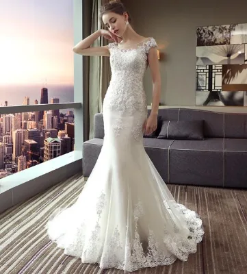 New Arrival Mermaid Wedding Dress with Scoop Neck and Sexy Lace Crystal and Appliques Decorations Chapel Train