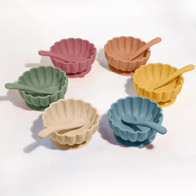 Stock Food-grade Silicone 2-Piece Pumpkin-shaped Bowl Suction Base Baby Feeding Set Small Curved Spoon; Shatter-resistant Petal