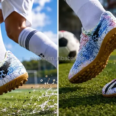 OEM Men Soccer Shoes Small Spike Strong Grip Running Football Boots Non-slip Classic Soccer Footwear