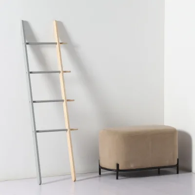 Wholesale Nordic Minimalist Leaning Ladder Clothes Rack Wood Two-Tone Wall Leaning Coat Stand with Hooks for Hotel Apartment