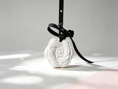 Decorative Rose Embossed Plaster Aroma Hanging Decor Fragrance Keepsake Ornament with Custom Logo & Size for Souvenir & Gifting