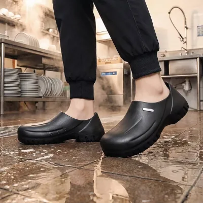 High Traction SRC Food Processing Clogs Waterproof EVA Non-Slip Oil Resistant Lightweight Breathable Industrial Safety Comfort