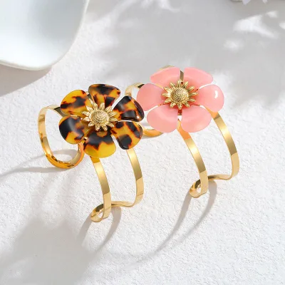 New Arrival Vintage High-End Oversized Flower Open Bangle Elegant Versatile 18K Gold Plated Adjustable Custom Wholesale