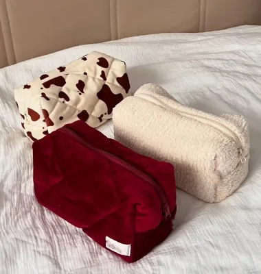 Customized Quilted Velvet Travel Makeup Bags Teddy Fleece Soft makeup bags for cosmetics storage