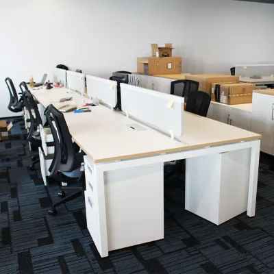 China Factory Office Furniture Screen Partition Workstation Free Combination Office Table for 4/6/8 Person Green Material