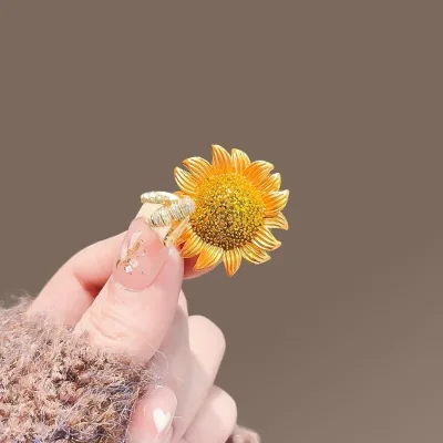 Smart Little Bee Sunflower Brooch for Women, Unique Trendy Pin, Elegant Metal Corsage, Clothing Metal Accessory