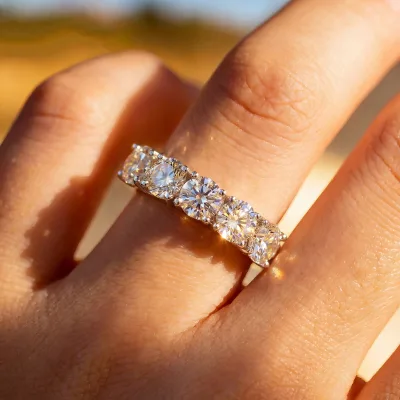 Factory Bulk 925 Sterling Silver Female Statement Jewelry 4 Prong 0.5ct 1ct GRA 5 Diamonds Half Eternity Moissanite Band Ring