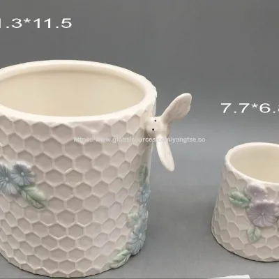 Ceramic flower vase to be different designs
