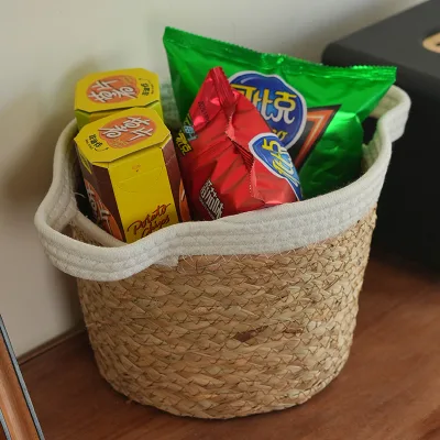 Manufacturer Cattail Large Capacity Modern Style Woven Storage Basket Creative Rattan Snack and Toy Blanket Organizer