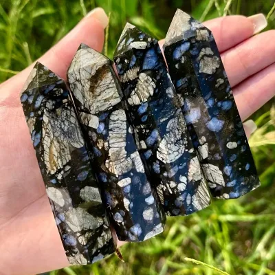 Wholesale Polished Blue Flash Pillar Crystal Tower Holes Growth Patterns Elegant Home Decor Ornament Christmas Thanksgiving