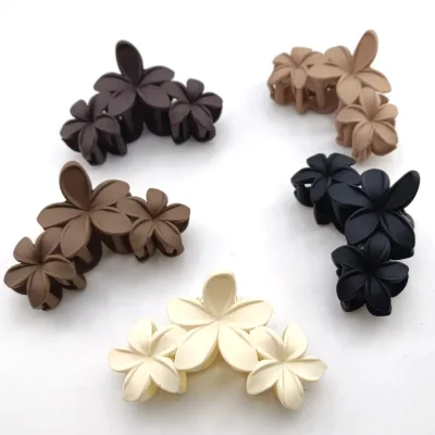 11cm Matte Plastic Hair Claw Clip Three 5 Petal Pointed Flower Design Hair Grip Claw Hair Decor for Women Daily Party Hairstyle