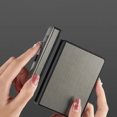 Luxury Style Cigarette Holder with Detachable Design and Jet Lighter