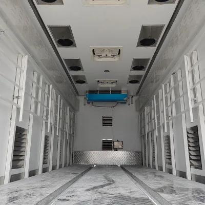 Sinotruk Howo Diesel Heavy Duty Van Truck for Baby Chicken and Day-Old Chicks Transport with Cummins Engine