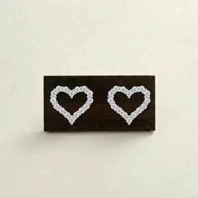 Hot Selling Lovely Cut Ear Accessory 925 Sterling Silver Girl Hollow Out halo Heart Shaped Vvs1 d Color Moissanite Stud Earrings