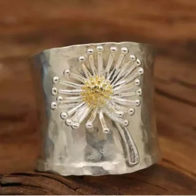 Cross-border best-selling new European and American fashion, individualized, exaggerated wide version womens Daisy flower ring