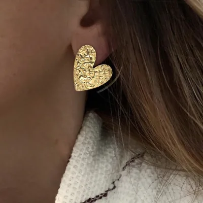 Heart Stud Titanium Steel Does Not Fade Europe and the United States Fashion Handmade Percussion Pattern Metal love Earrings