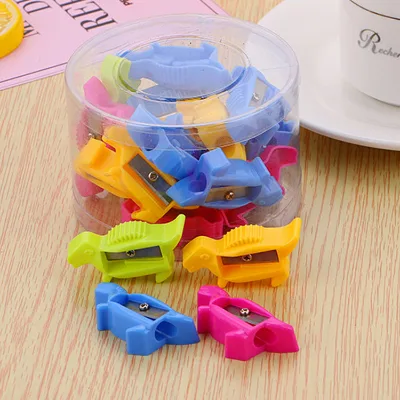 Pocket Size Mini Cartoon Manual Pencil Sharpener Lightweight Hanging Hole Design Small Pencil Cutter for School Bag Accessory