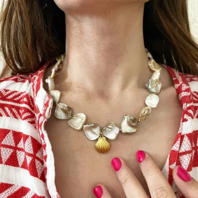 Exaggerated Irregular Shell Necklace New Block Shell Necklace