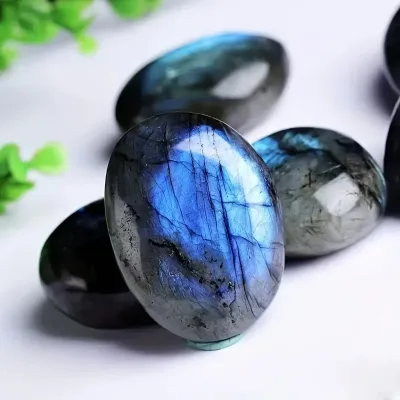 Wholesale Healing and Energy Palm Stone Polished Natural Crystal Labradorite Palms for Meditation and Stress Relief