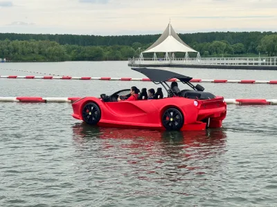Leisure Spec Electric Water Super Car 8-12mm Thickened Lldpe for Family Fun Water Park Project Ready Supply