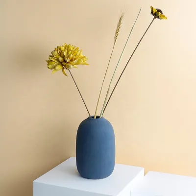 Hot Sale Nordic Modern Blue Handmade Ceramic Bud Vase Round Mini Pottery Matte Flower Vase Tabletop Outdoor Home Decor