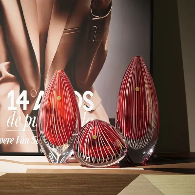 Luxury Hand-Blown Sommerso Red Glass Vase with White Stripes Streamlined Teardrop Crystal Vases for Table Centerpiece