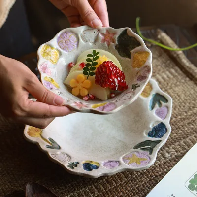 Newly Designed Hand-painted Porcelain On-glazed Minimalist Japanese High-quality Vegetable Dish Flower Relief Salad Dish Plate