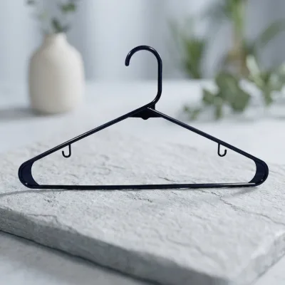 Wholesale Black White Plastic Coat Hangers Non-Slip Plastic Hanger